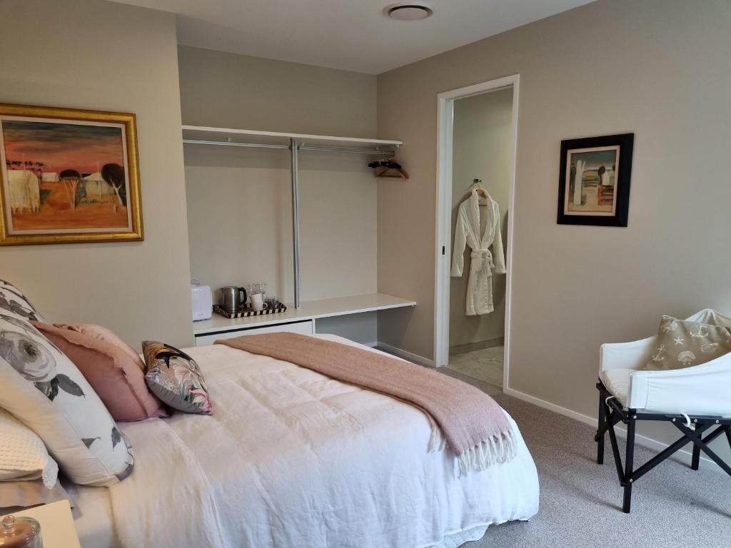 Omokoroa Golfers Retreat - B&B - Luxe Tweepersoonskamer Met Douche