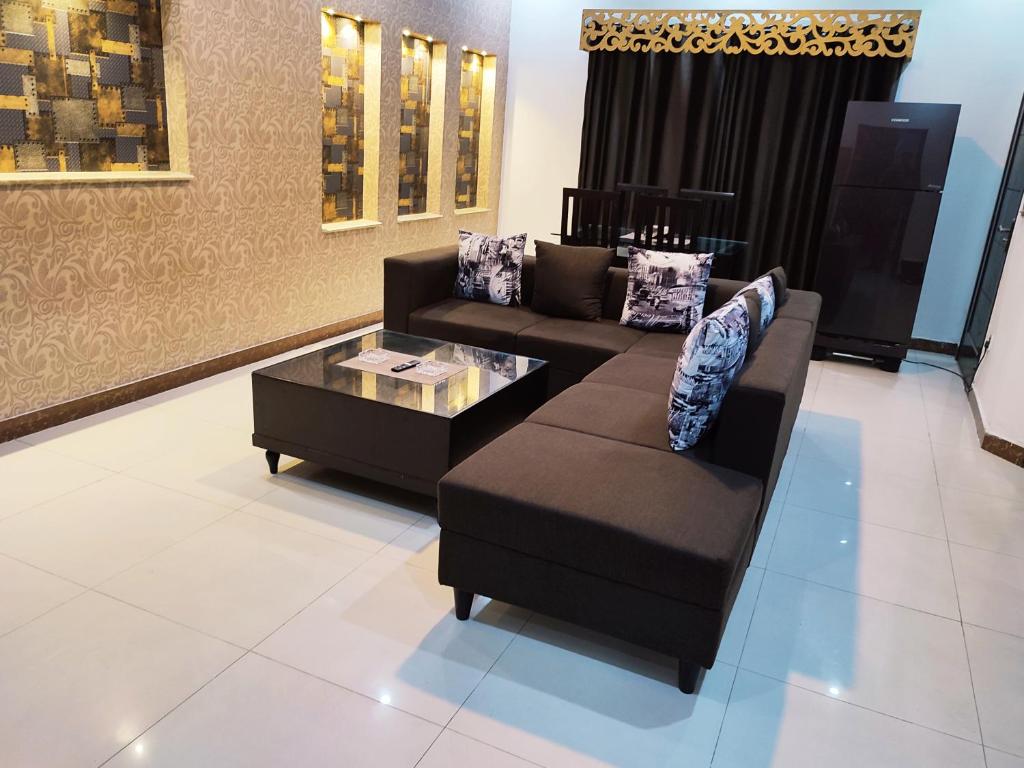 Fully Serviced Holiday Home Near Lahore Ring Road - Two-Bedroom House