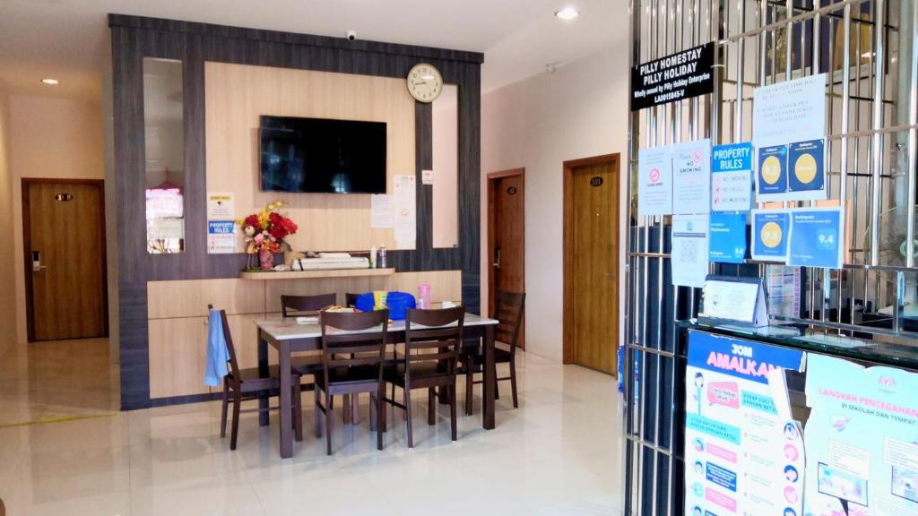 TV a/nebo společenská místnost v ubytování Pilly Homestay