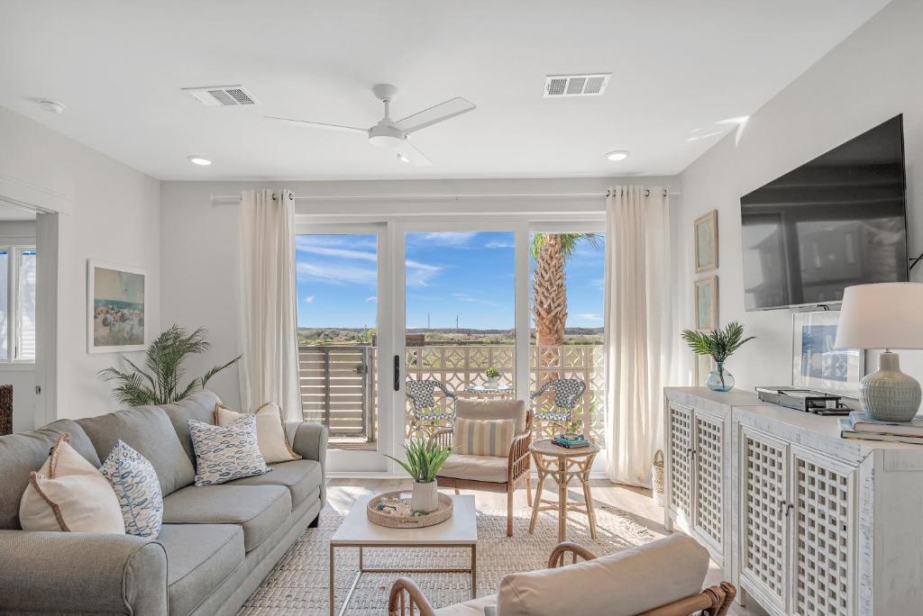 Apartment SBP102Palm Walk at Sunflower Beach, Port Aransas, TX