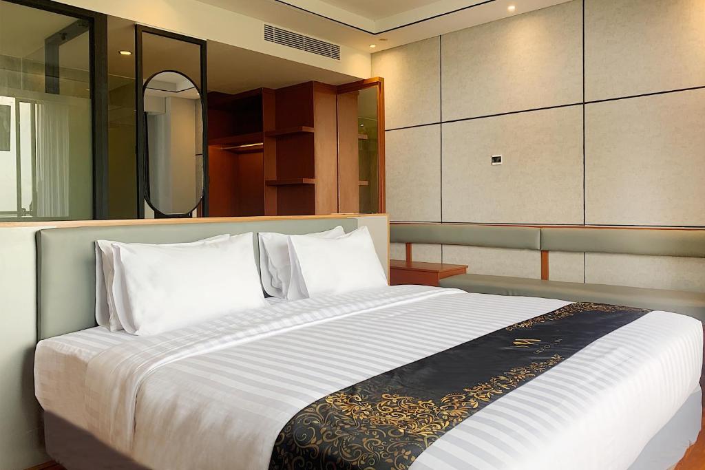 Postel nebo postele na pokoji v ubytování Grand Miami Hotel