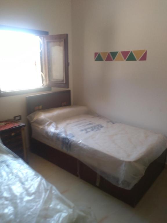 Ένα ή περισσότερα κρεβάτια σε δωμάτιο στο النبلاء جيست هاوس نوبيان اسوان