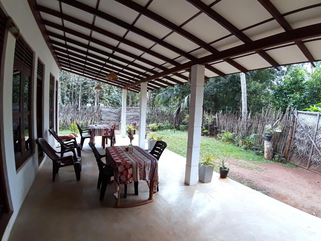 Zahrada ubytování Cashew Villa Hiriketiya