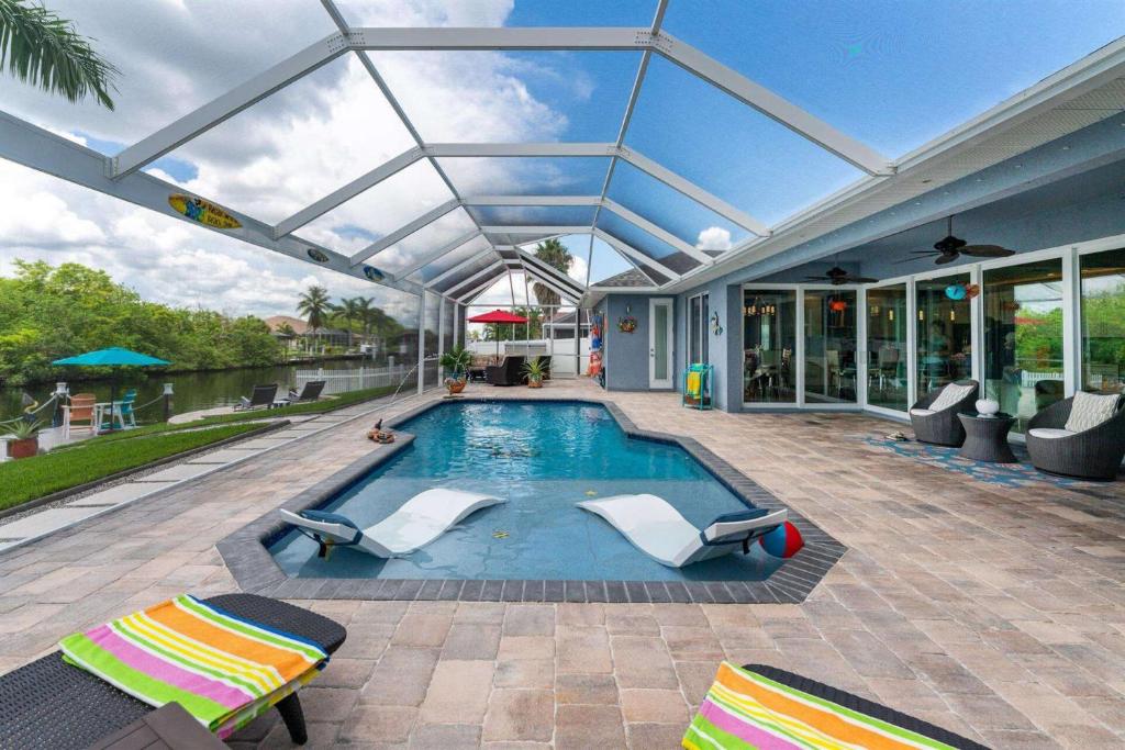 Luxury Contemporary Style House on Charlotte Harbor Area Charlotte