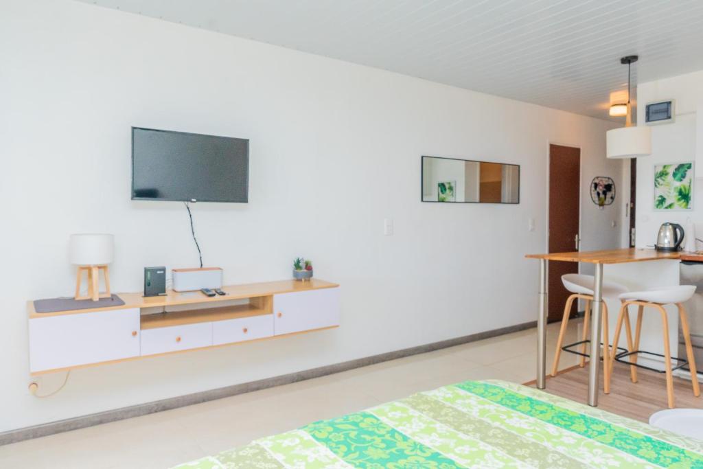 Hiva Seafront Studio in Papeete - Housity