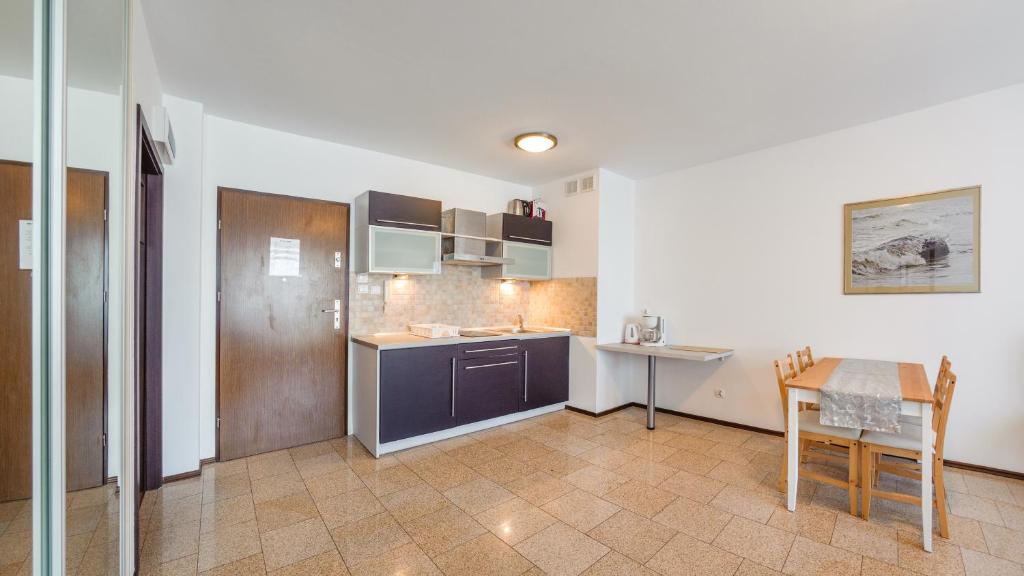 Kuchyňa alebo kuchynka v ubytovaní Apartamenty Sun & Snow Marea