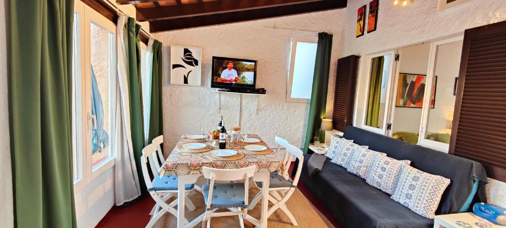 Posedenie v ubytovaní CASA CON JARDÍN A 35 METROS DE LA PLAYA. BR.