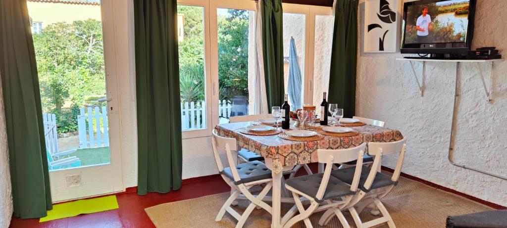 Balkón alebo terasa v ubytovaní CASA CON JARDÍN A 35 METROS DE LA PLAYA. BR.