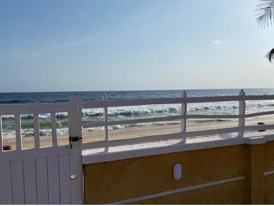 Svalir eða verönd á Oceanfront Wavecrest Hotel