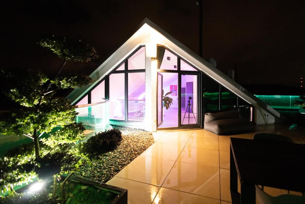 THE Penthouse at Eco Smart Apartments - Resim 20