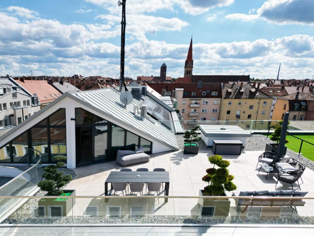 - une vue depuis le toit d'un bâtiment dans l'établissement THE Penthouse at Eco Smart Apartments, à Nuremberg