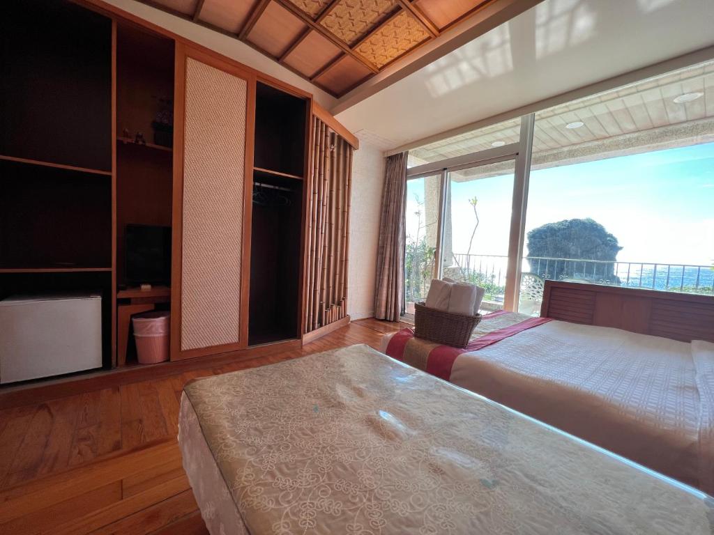 a bedroom with a bed and a large window at Ming Jun Homestay in Eluan