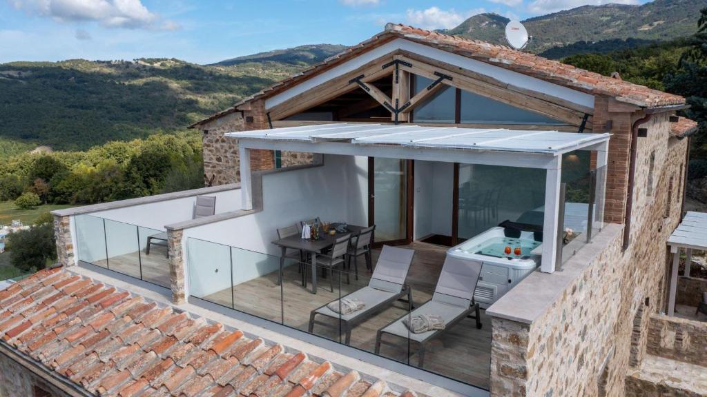 an external view of a house with a glass roof at Ovile in Roccalbegna