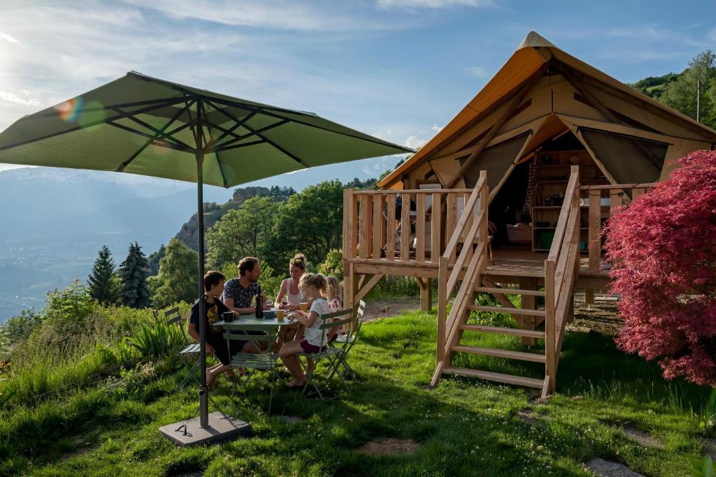 Booking.com: Tente de luxe Alp Safari Nax , Nax, Suisse . Réservez votre  hôtel dès maintenant !