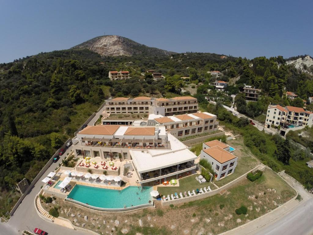 Nespecifikovaný výhled na hory nebo výhled na hory při pohledu z hotelu