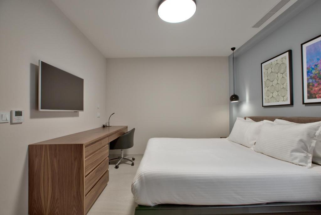 Sea Front Spacious Valletta Views Apartments - 17