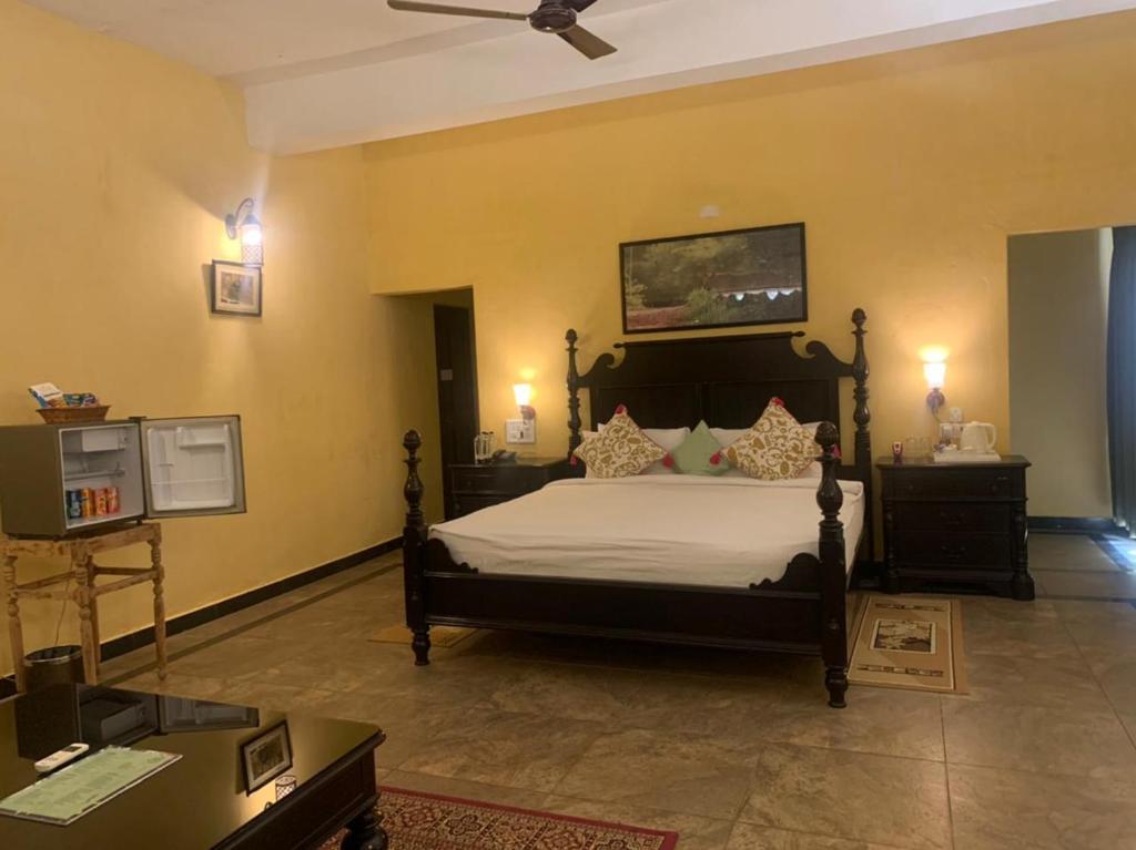 Postel nebo postele na pokoji v ubytování Tuli Veer Bagh Resort