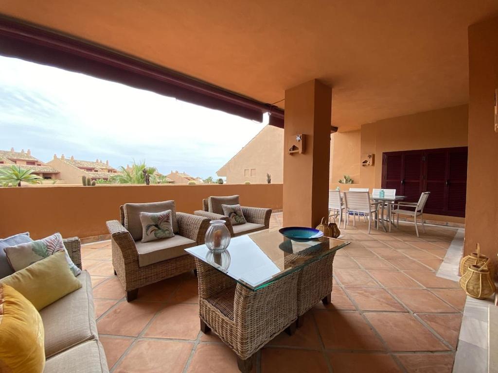 Posedenie v ubytovaní Beautiful 5 * Penthouse very near the beach