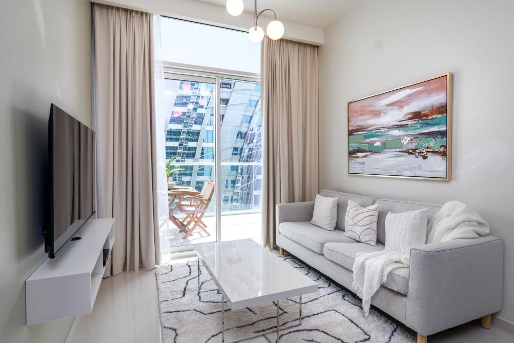 TV a/nebo společenská místnost v ubytování Sparking 2 BR at Vera Residences