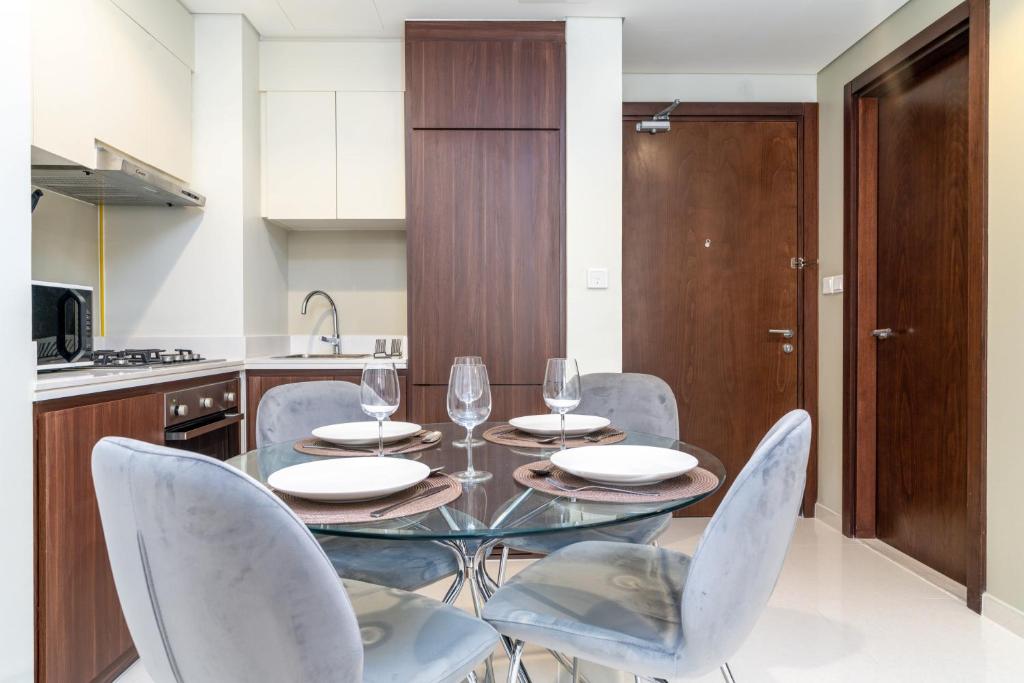 Kuchyň nebo kuchyňský kout v ubytování Sparking 2 BR at Vera Residences