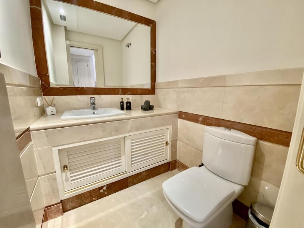 Kúpeľňa v ubytovaní Beautiful 5 * Penthouse very near the beach