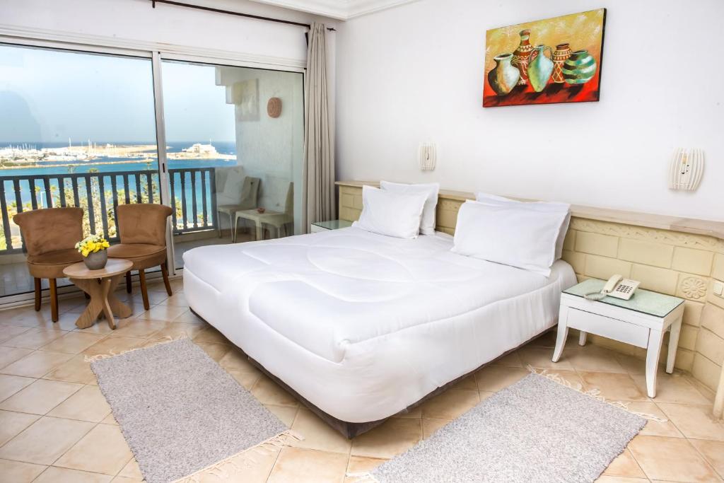 Voodi või voodid majutusasutuse Hotel El Habib Monastir toas
