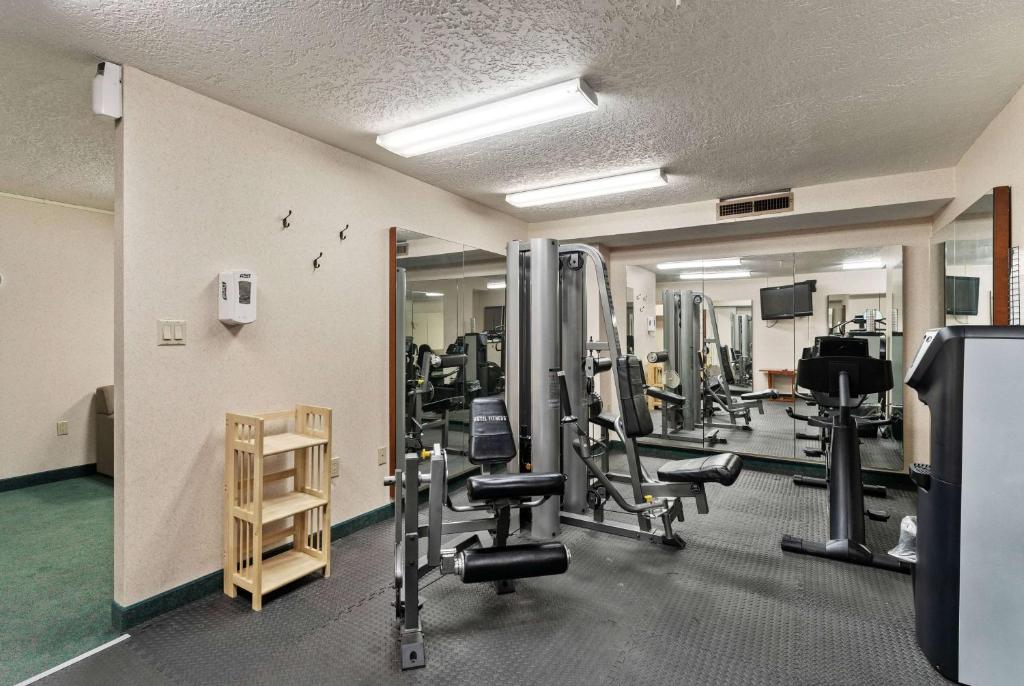 Fitness centrum a/nebo fitness zařízení v ubytování Ramada by Wyndham Cedar City