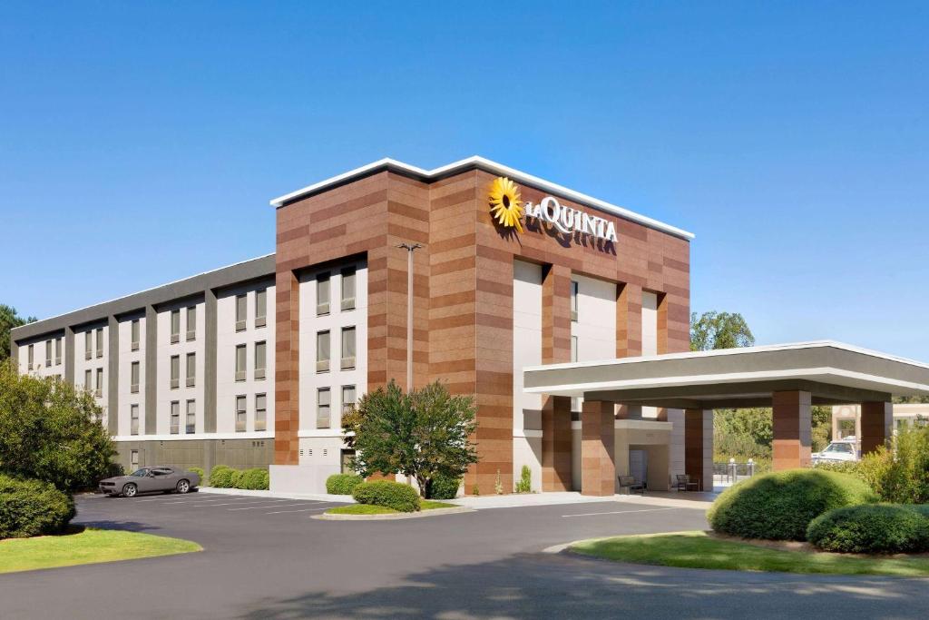 La Quinta Inn & Suites by Wyndham Selma/Smithfield I-95 photo