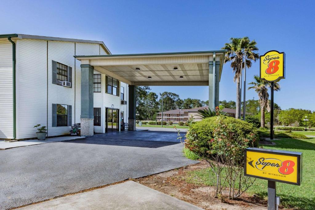 Super 8 by Wyndham Kinder/Coushatta near Casino, Kinder (updated prices