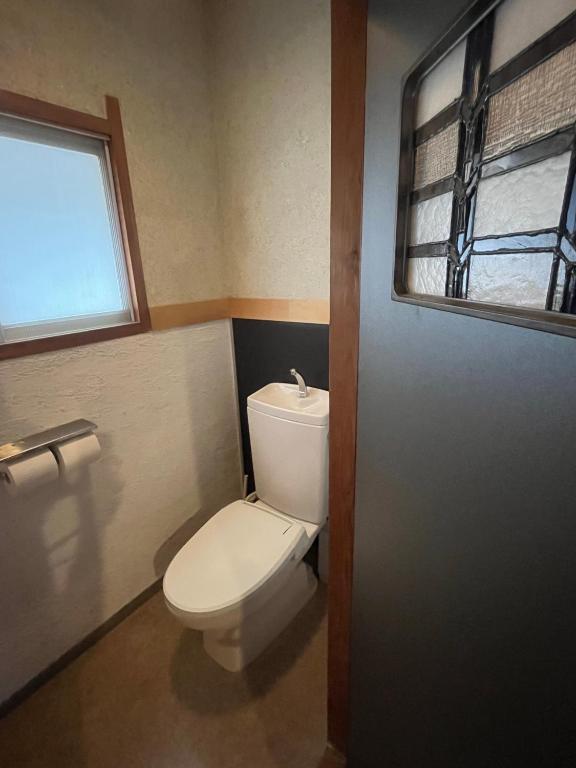 Koupelna v ubytování AKUNOURA HUIS