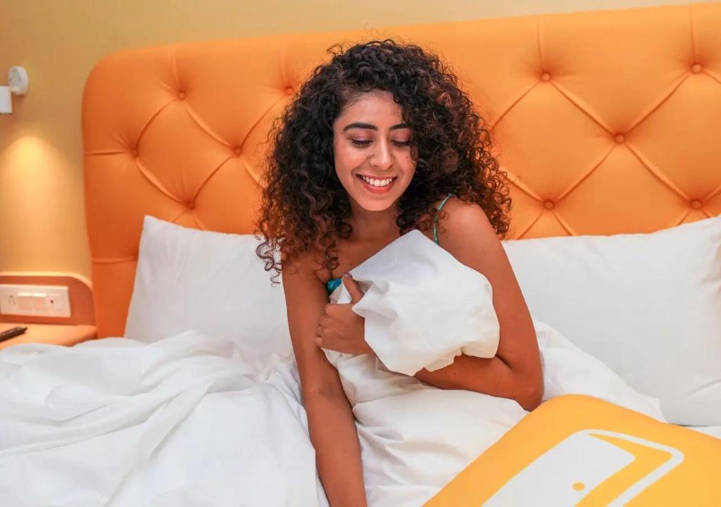 Postel nebo postele na pokoji v ubytování Bloom Hotel - Magarpatta