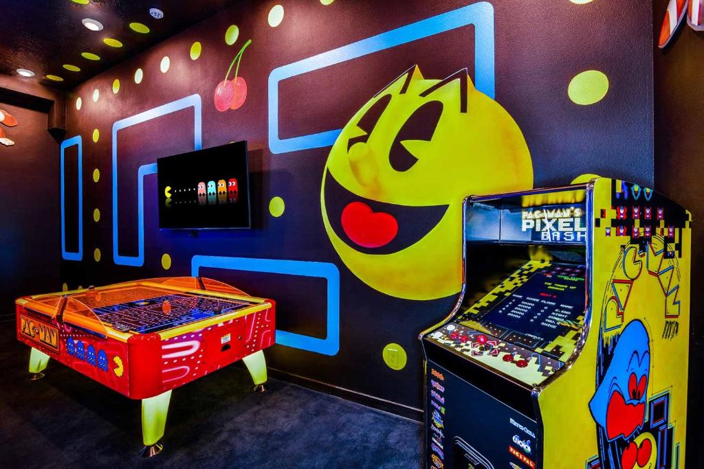 Monsters INC Lakeview 15BR 17BA, Pool, Spa, VR arcade Game room @Resort -  Orlando