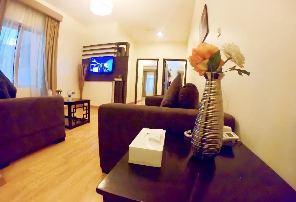 TV a/nebo společenská místnost v ubytování Weekdays Hotel