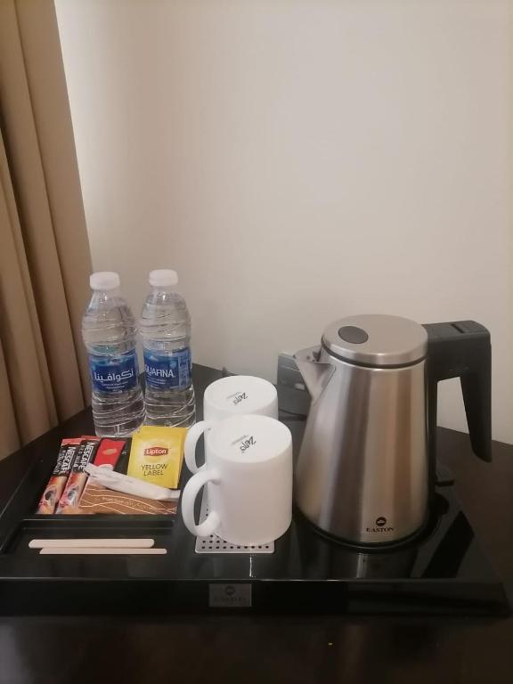 Příslušenství pro přípravu čaje a kávy v ubytování Weekdays Hotel
