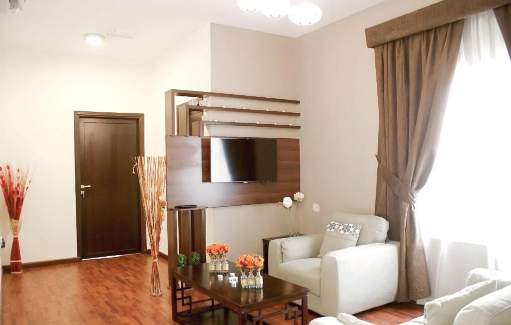 TV a/nebo společenská místnost v ubytování Weekdays Hotel