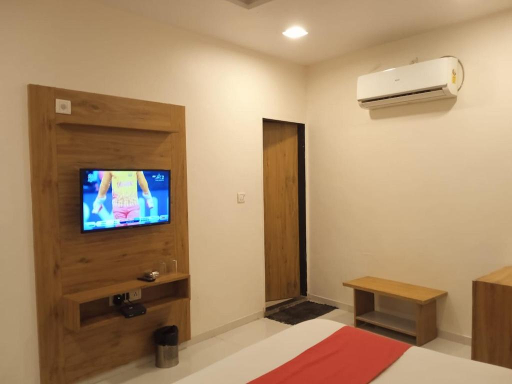 TV a/nebo společenská místnost v ubytování Hotel Maan Palace