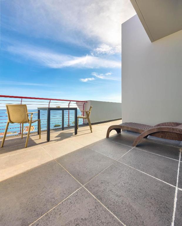 The Views Monumental - Superior Suite With Sea View