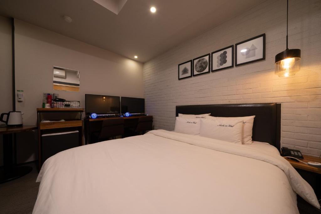 Postel nebo postele na pokoji v ubytování No25 Hotel Yeonsan