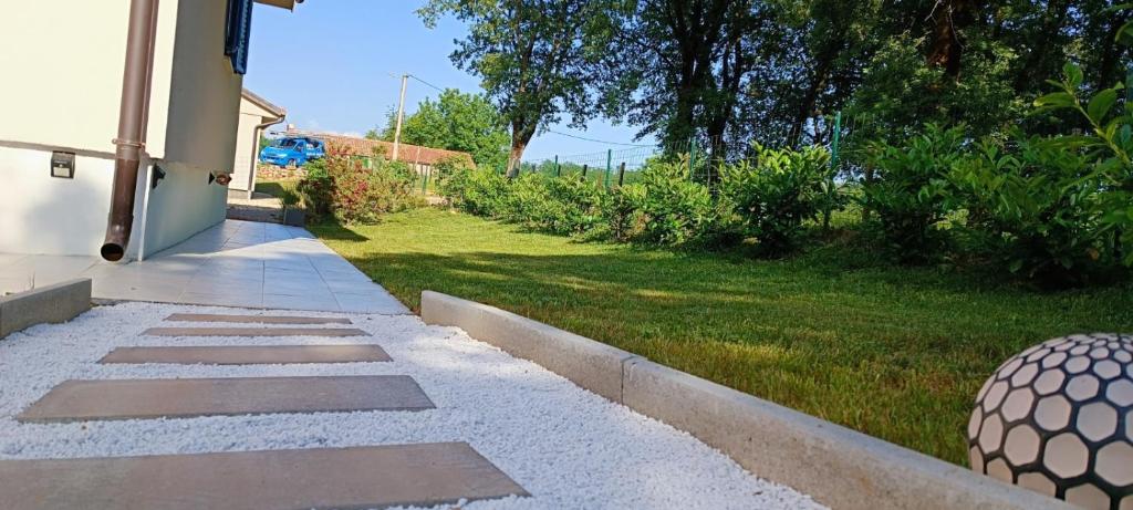 Fotografie z fotogalerie ubytování Charming villa Prisca with pool and nice view of the wood v destinaci Ružići