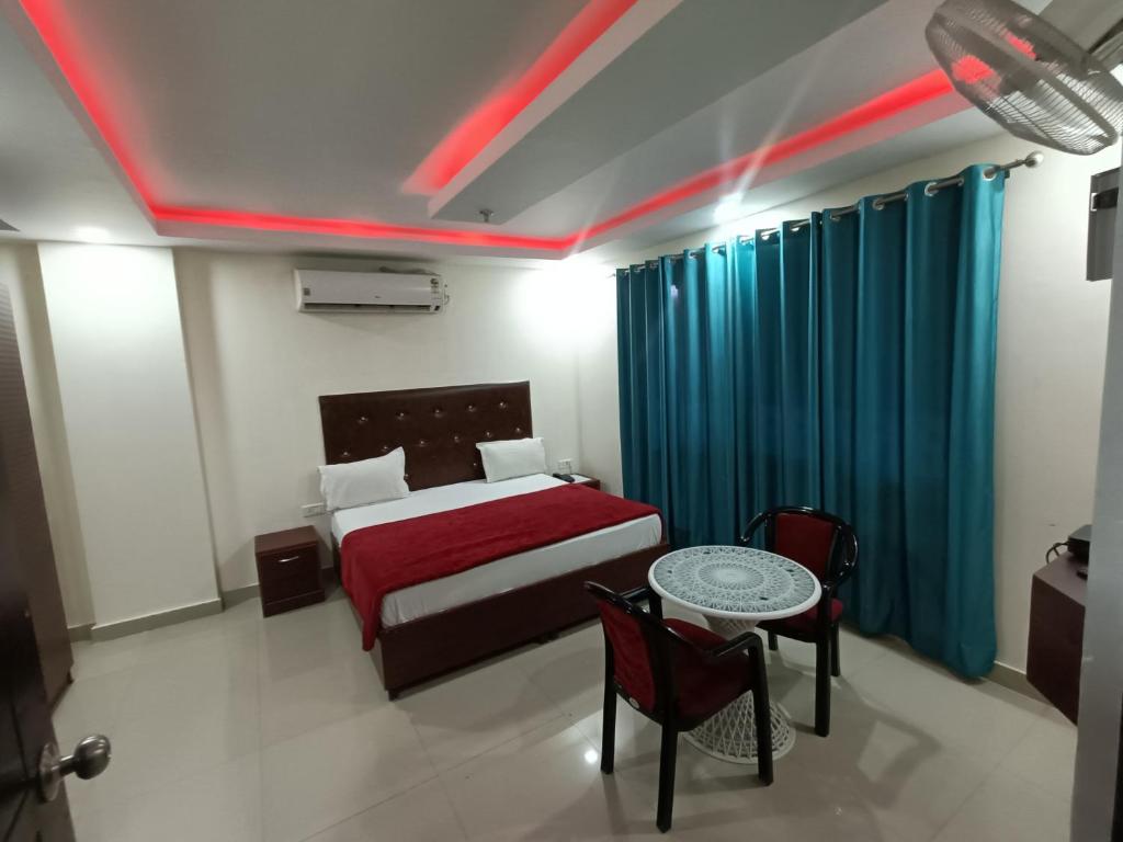 Hotel Kanishkka Inn - Deluxe Doppelzimmer Mit Bad