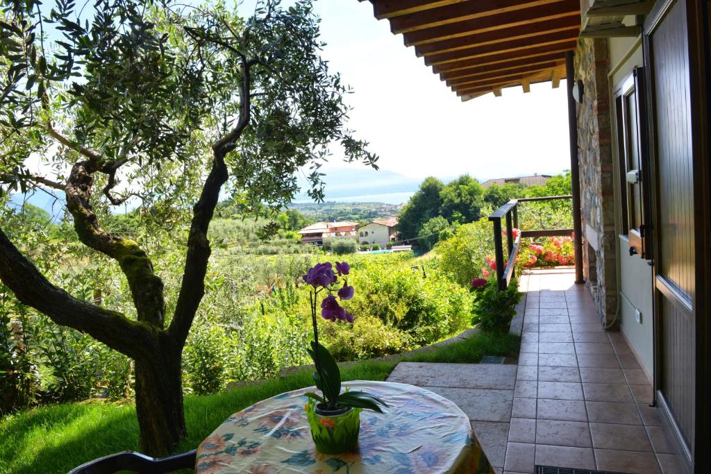 a table with a vase on it on a patio at Antiche Mura Casa Vacanze in Puegnano del Garda