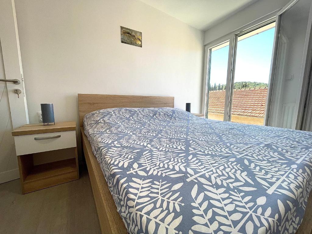 a bedroom with a bed and a large window at Ivana apartman 2 in Lovište