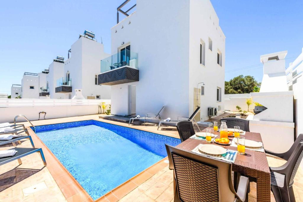 Nissini Villa 4