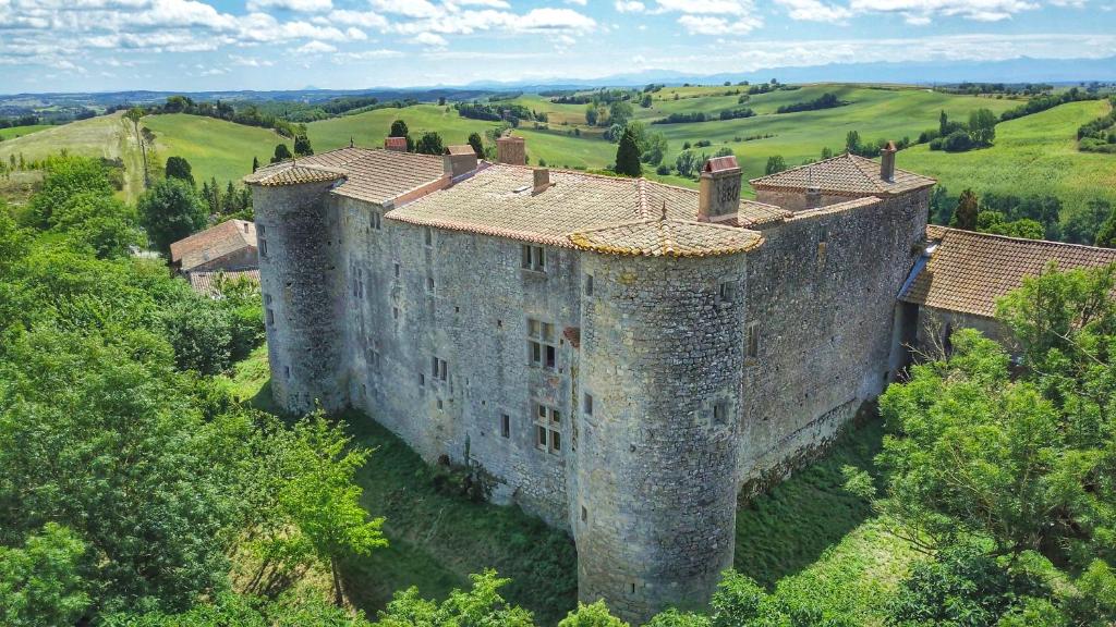 Château de Mézerville tesisinin kuş bakışı görünümü