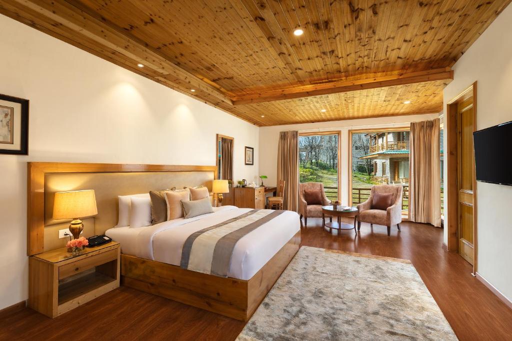 Postel nebo postele na pokoji v ubytování Baragarh Resort & Spa, Manali- IHCL SeleQtions