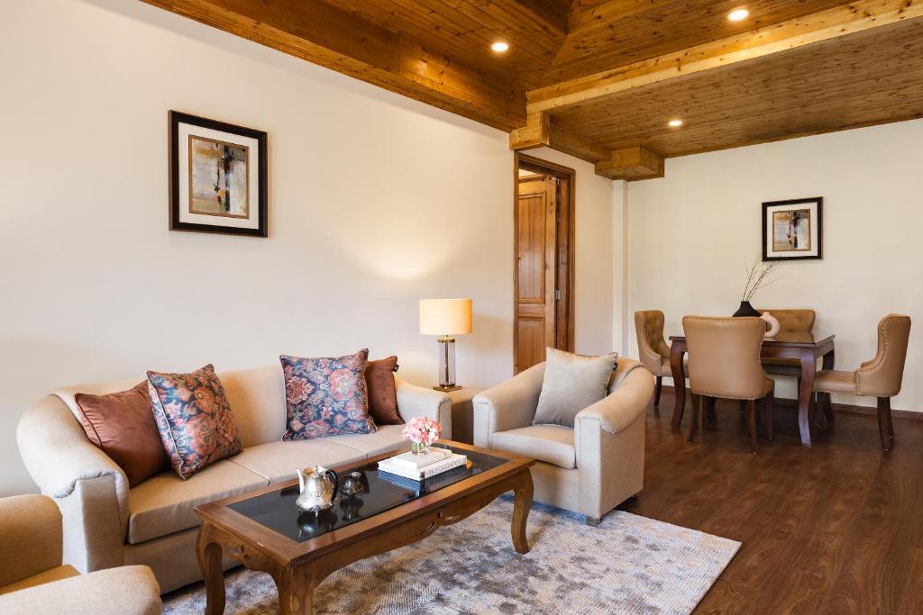 Posezení v ubytování Baragarh Resort & Spa, Manali- IHCL SeleQtions