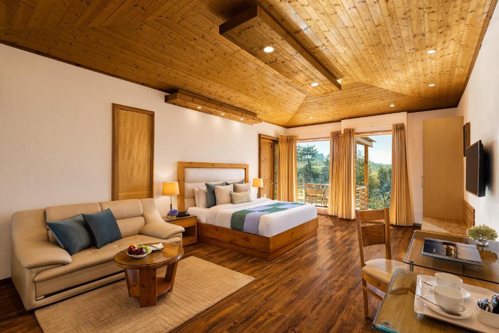 Postel nebo postele na pokoji v ubytování Baragarh Resort & Spa, Manali- IHCL SeleQtions