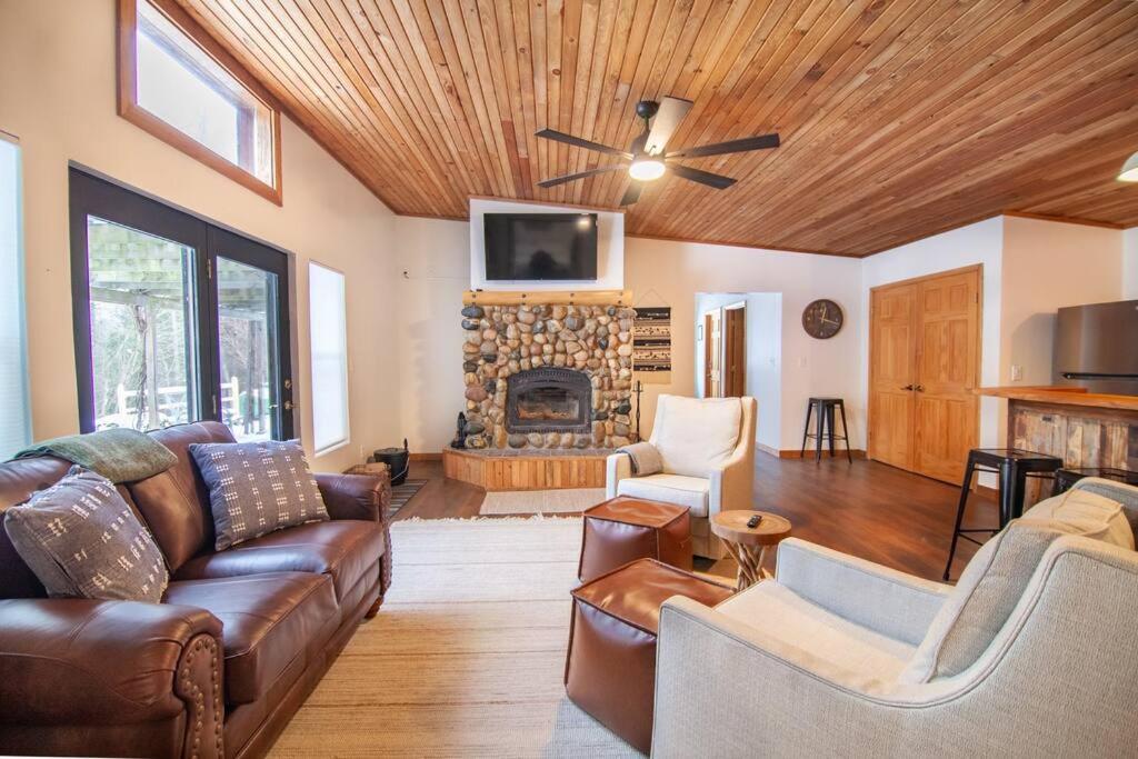 Hidden Den Only .7 Mi Crystal Lake, Beulah Updated 2024 Prices