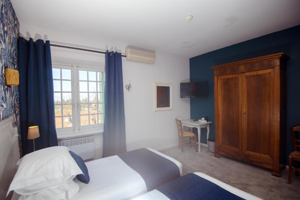 Postel nebo postele na pokoji v ubytování Demeures et Châteaux Hôtel L'Hermitage