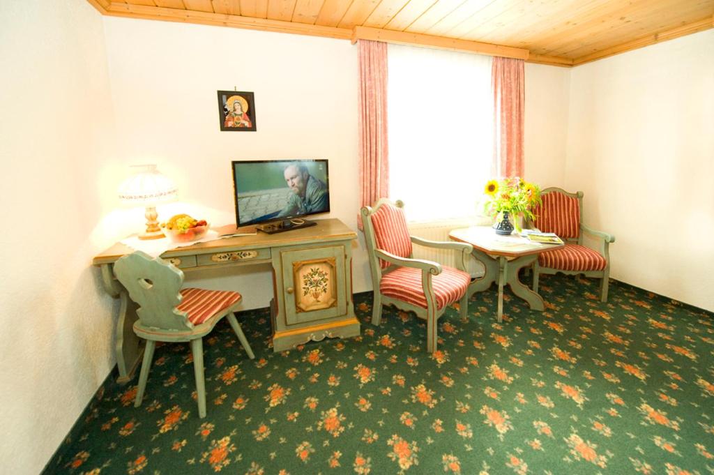 TV a/nebo společenská místnost v ubytování Hotel Bräu
